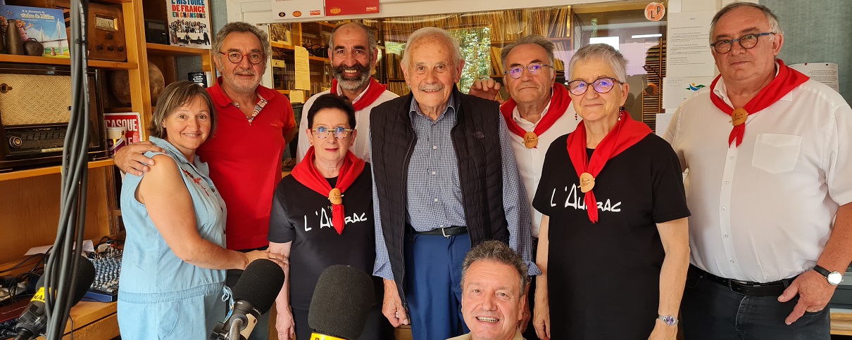 Luigi Pierre André Valadier et los Cantaires à la radio .jpg